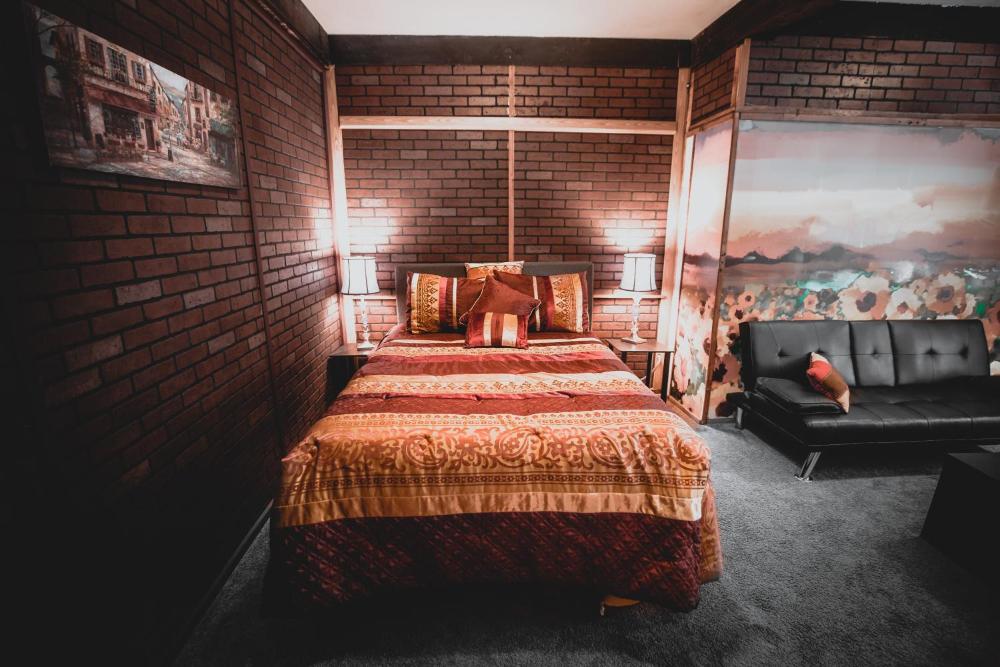 Suite Inn interior