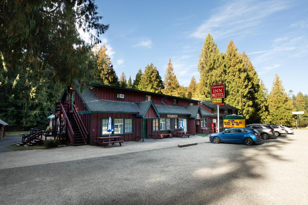 Gateway Inn & Cabins